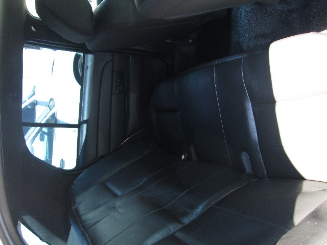 Ford Crown Victoria Vehicle Full-screen Gallery Image 11