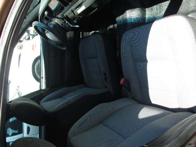 Ford Crown Victoria Vehicle Full-screen Gallery Image 12