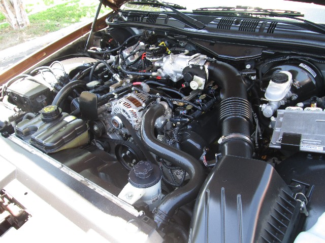 Ford Crown Victoria Vehicle Full-screen Gallery Image 16