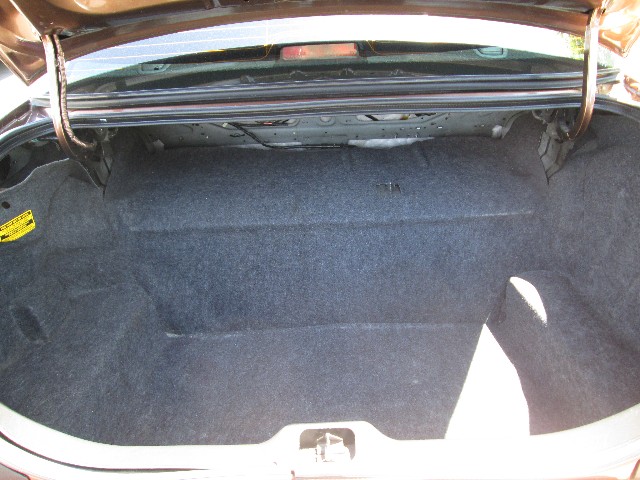 Ford Crown Victoria Vehicle Full-screen Gallery Image 17