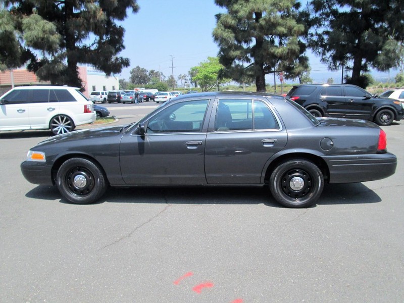 Ford Crown Victoria Vehicle Full-screen Gallery Image 03