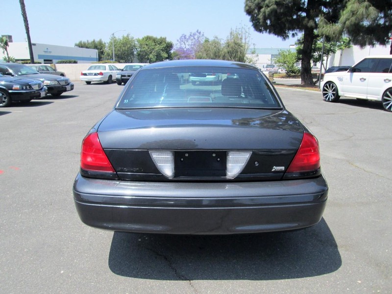 Ford Crown Victoria Vehicle Full-screen Gallery Image 05