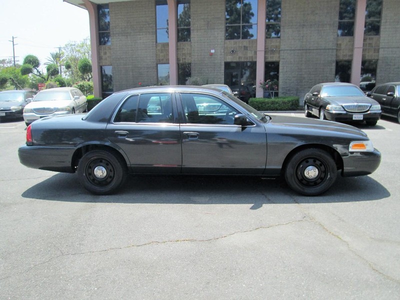 Ford Crown Victoria Vehicle Full-screen Gallery Image 07