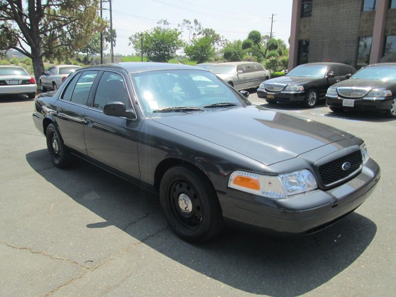 Ford Crown Victoria Vehicle Full-screen Gallery Image 08