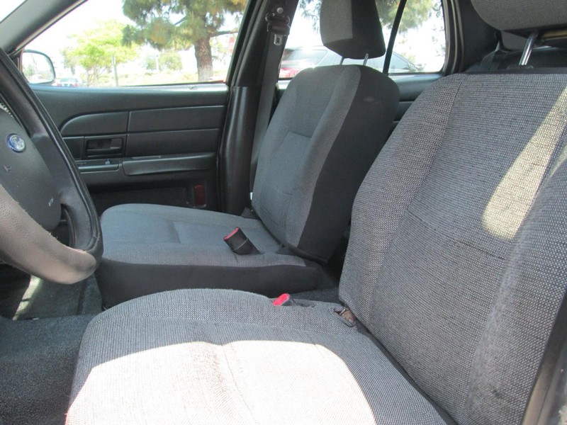 Ford Crown Victoria Vehicle Full-screen Gallery Image 09