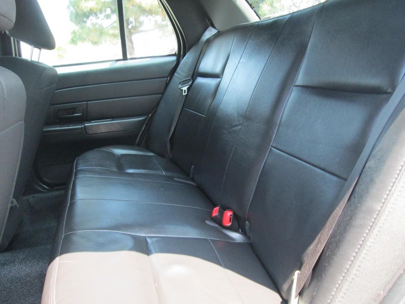 Ford Crown Victoria Vehicle Full-screen Gallery Image 10