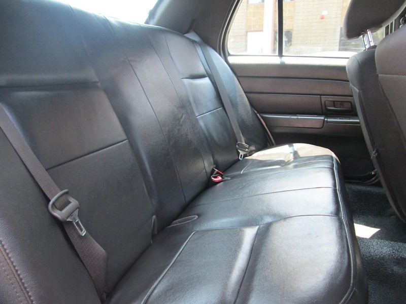 Ford Crown Victoria Vehicle Full-screen Gallery Image 11