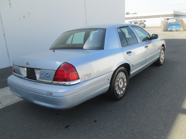 2004 Ford Crown Victoria photo