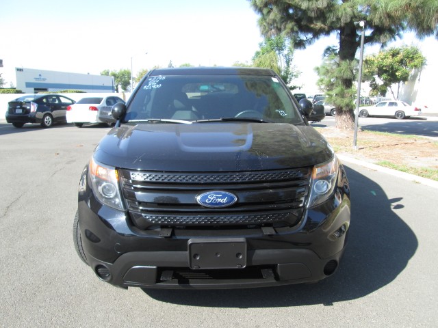 Ford Explorer Vehicle Full-screen Gallery Image 02