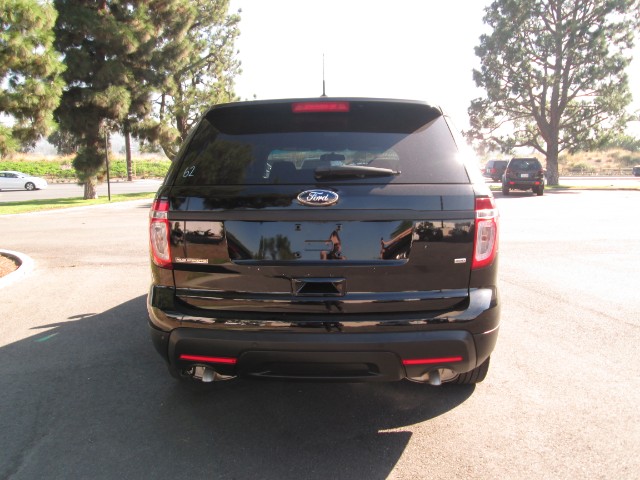 Ford Explorer Vehicle Full-screen Gallery Image 06