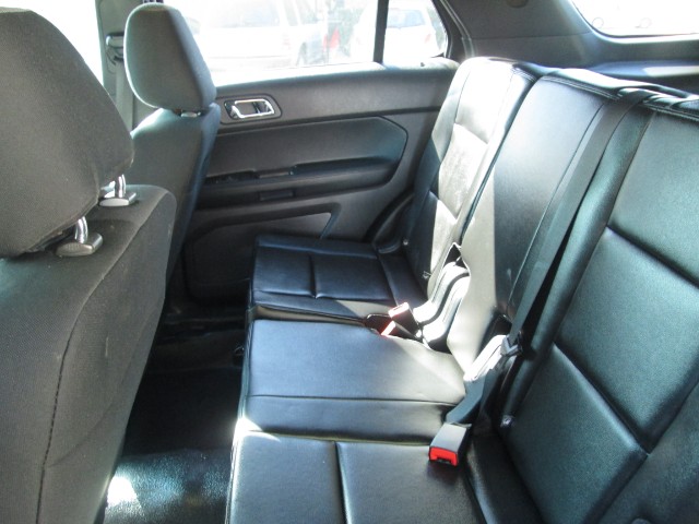 Ford Explorer Vehicle Full-screen Gallery Image 10