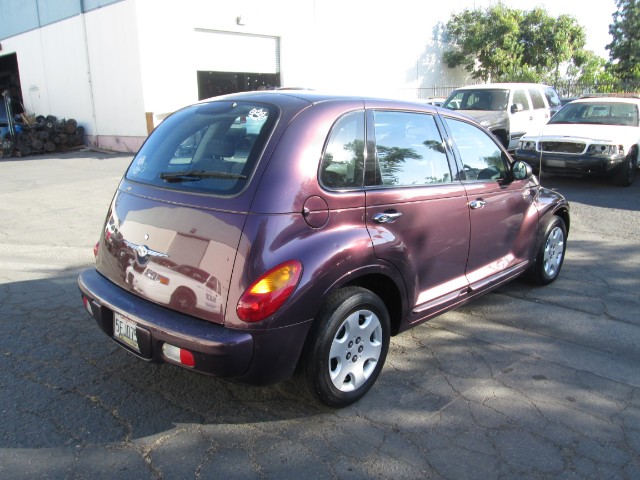 Chrysler PT Cruiser Vehicle Full-screen Gallery Image 06