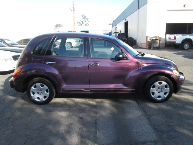 Chrysler PT Cruiser Vehicle Full-screen Gallery Image 07