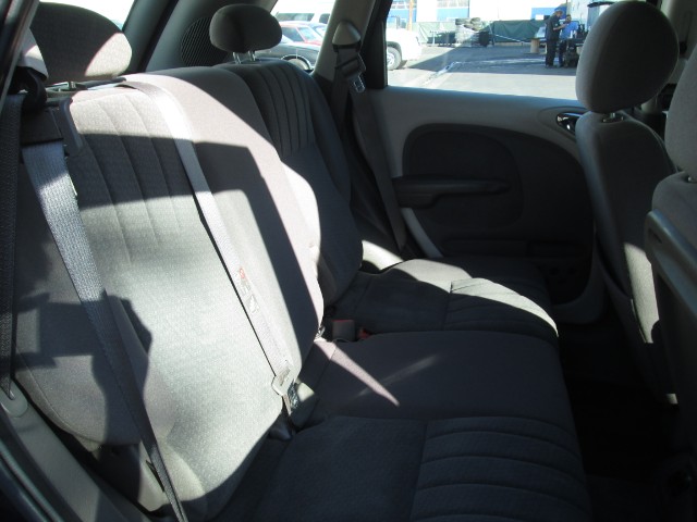 Chrysler PT Cruiser Vehicle Full-screen Gallery Image 10