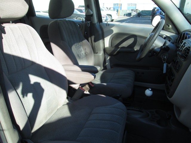 Chrysler PT Cruiser Vehicle Full-screen Gallery Image 11