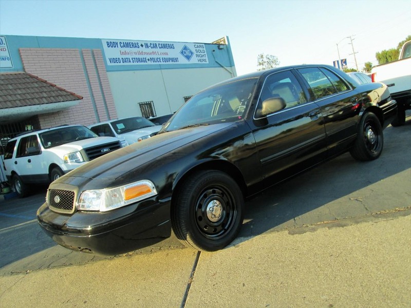 Ford Crown Victoria Vehicle Full-screen Gallery Image 02