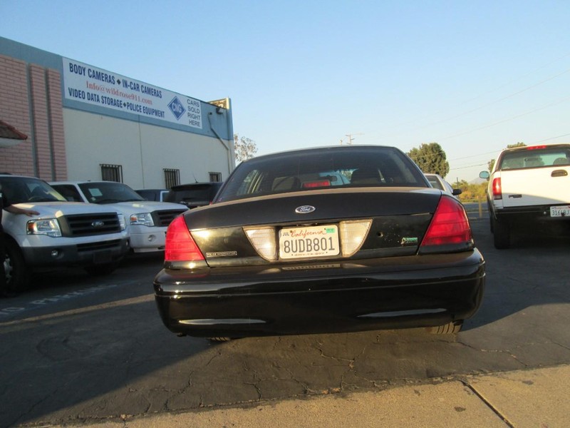 Ford Crown Victoria Vehicle Full-screen Gallery Image 05
