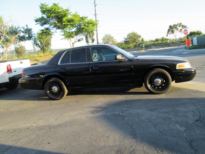 Ford Crown Victoria Vehicle Full-screen Gallery Image 07