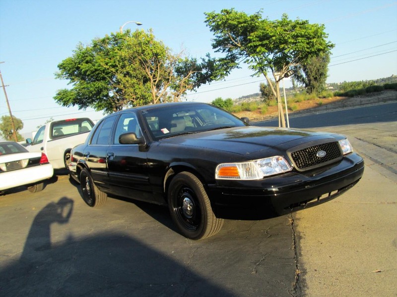 Ford Crown Victoria Vehicle Full-screen Gallery Image 08