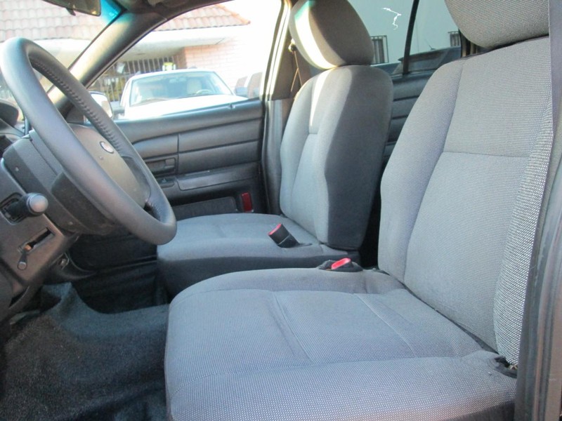 Ford Crown Victoria Vehicle Full-screen Gallery Image 09