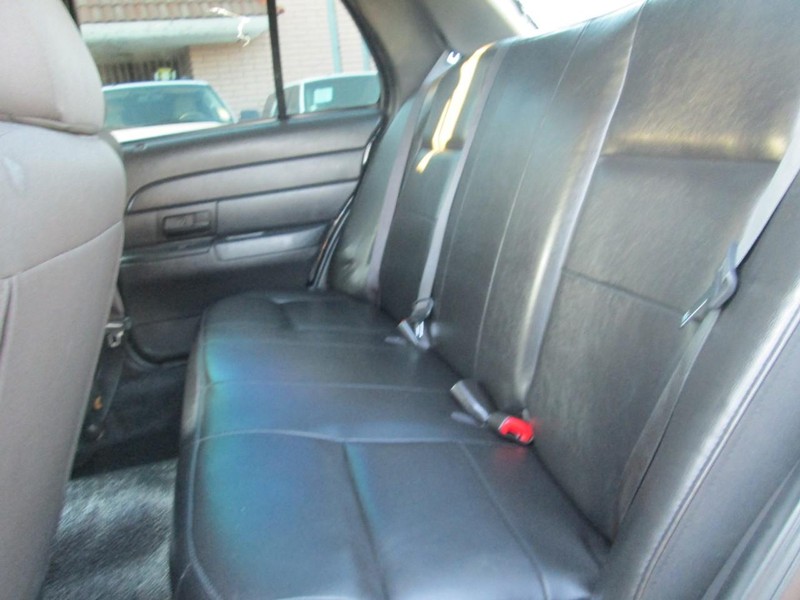 Ford Crown Victoria Vehicle Full-screen Gallery Image 10