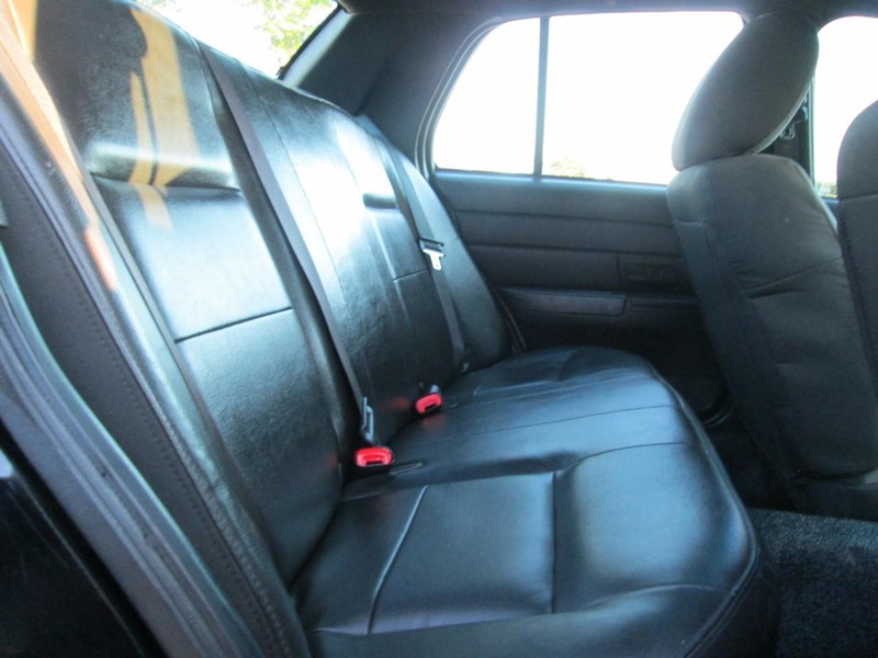 Ford Crown Victoria Vehicle Full-screen Gallery Image 11