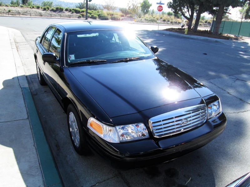 2004 Ford Crown Victoria S photo