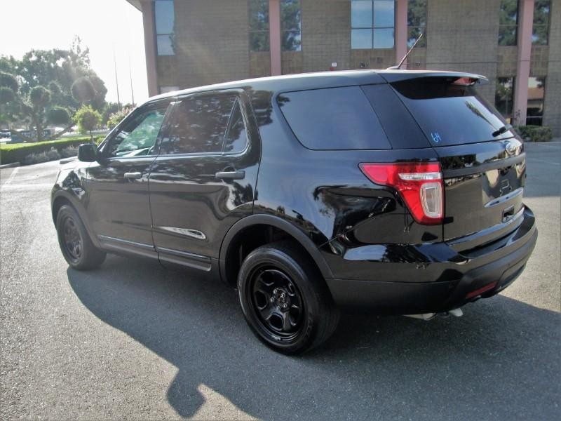 Ford Explorer Vehicle Full-screen Gallery Image 04