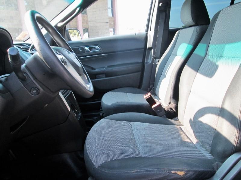 Ford Explorer Vehicle Full-screen Gallery Image 08