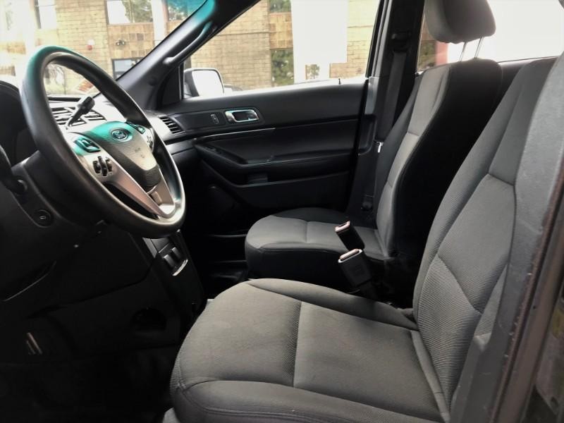 Ford Explorer Vehicle Full-screen Gallery Image 09