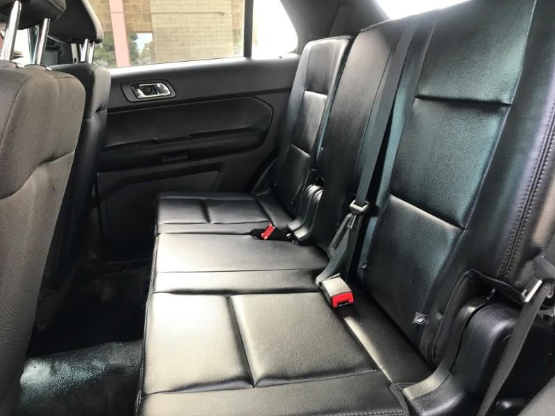 Ford Explorer Vehicle Full-screen Gallery Image 10