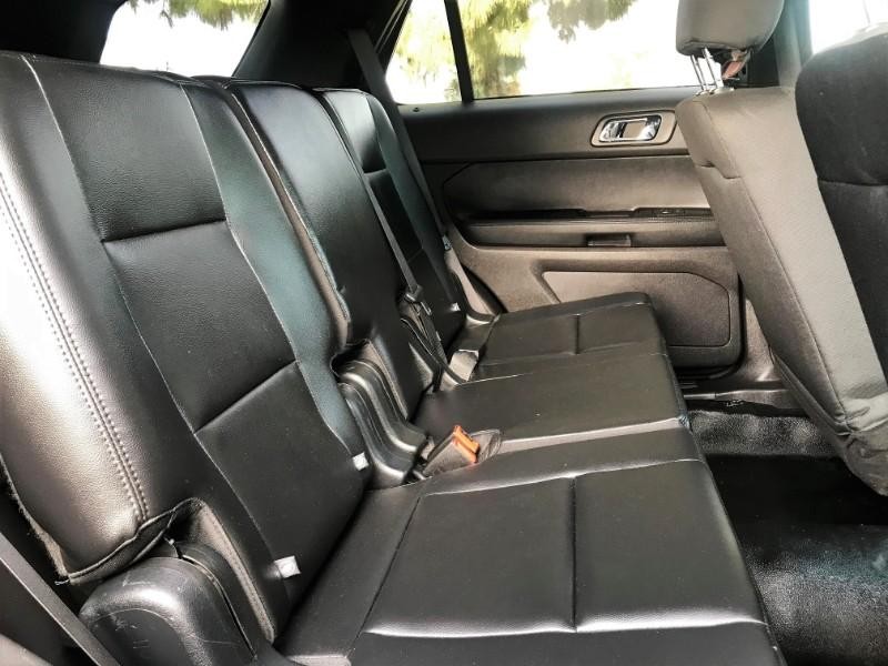 Ford Explorer Vehicle Full-screen Gallery Image 11