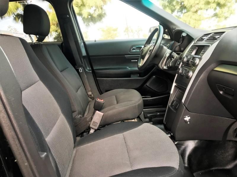 Ford Explorer Vehicle Full-screen Gallery Image 12