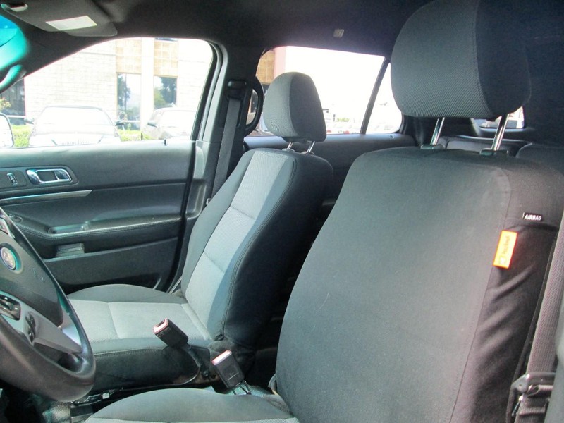 Ford Explorer Vehicle Full-screen Gallery Image 09