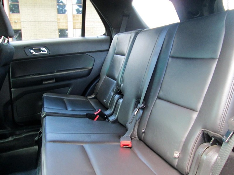 Ford Explorer Vehicle Full-screen Gallery Image 10