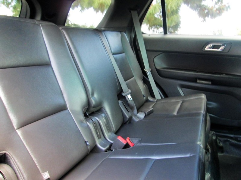 Ford Explorer Vehicle Full-screen Gallery Image 11