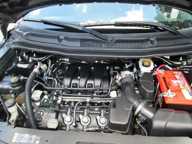 Ford Explorer Vehicle Full-screen Gallery Image 13