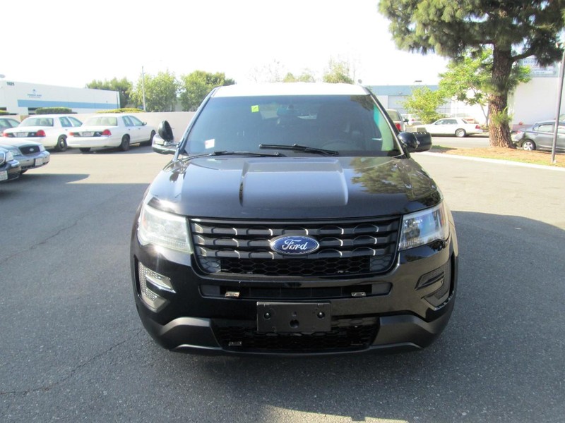 Ford Explorer Vehicle Full-screen Gallery Image 02