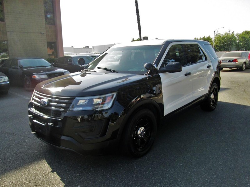 Ford Explorer Vehicle Full-screen Gallery Image 03
