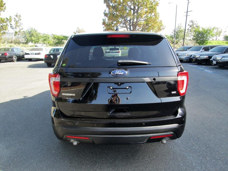 Ford Explorer Vehicle Full-screen Gallery Image 05