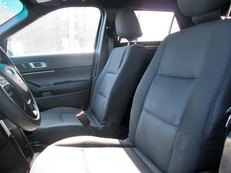 Ford Explorer Vehicle Full-screen Gallery Image 09