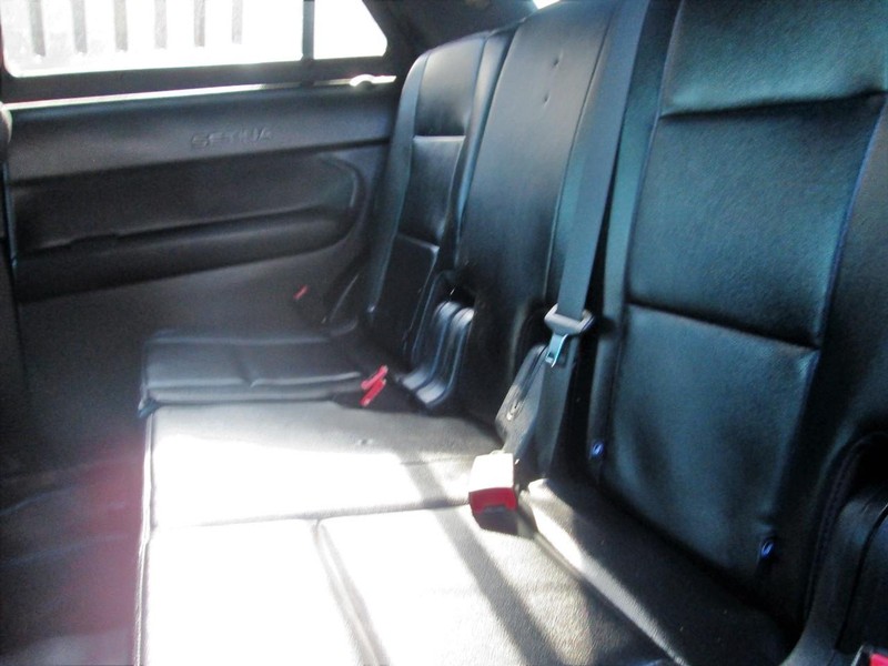 Ford Explorer Vehicle Full-screen Gallery Image 10