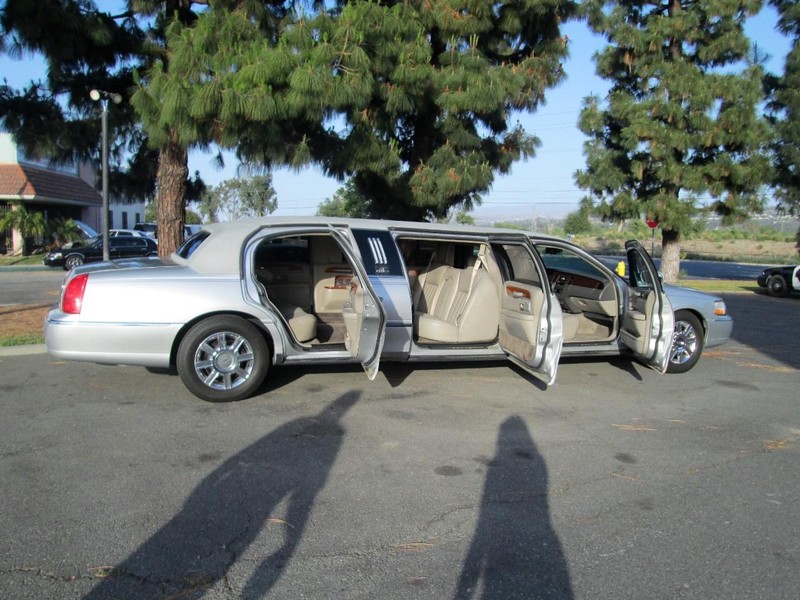 2009 Lincoln Town Car Executive photo