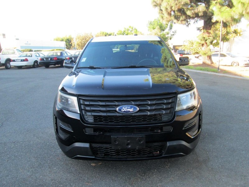 Ford Explorer Vehicle Full-screen Gallery Image 02