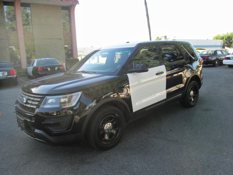 Ford Explorer Vehicle Full-screen Gallery Image 03