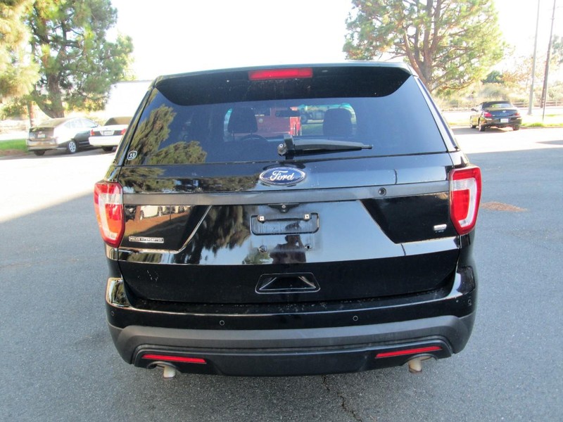 Ford Explorer Vehicle Full-screen Gallery Image 06