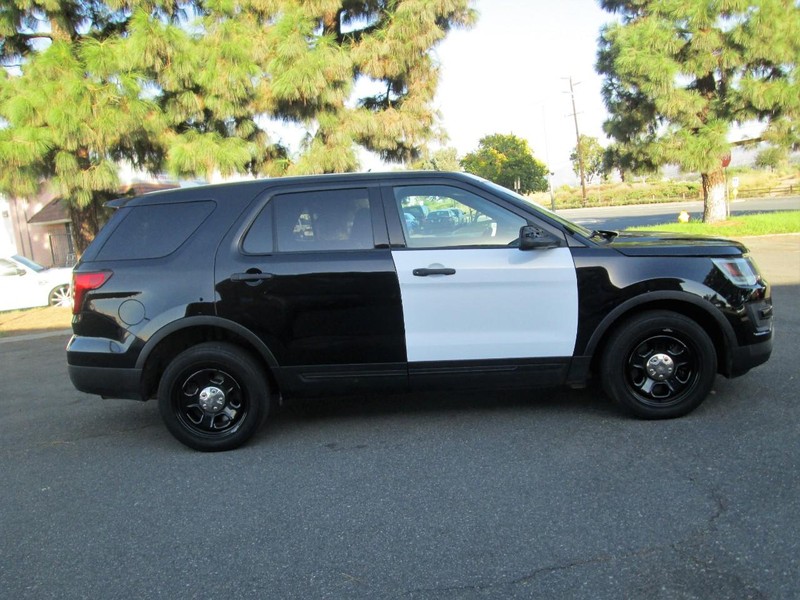 Ford Explorer Vehicle Full-screen Gallery Image 08