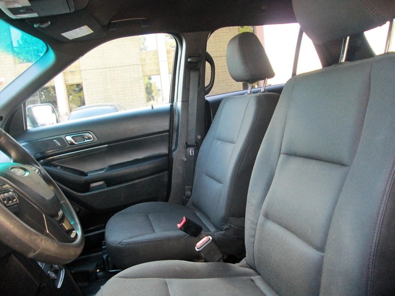 Ford Explorer Vehicle Full-screen Gallery Image 09