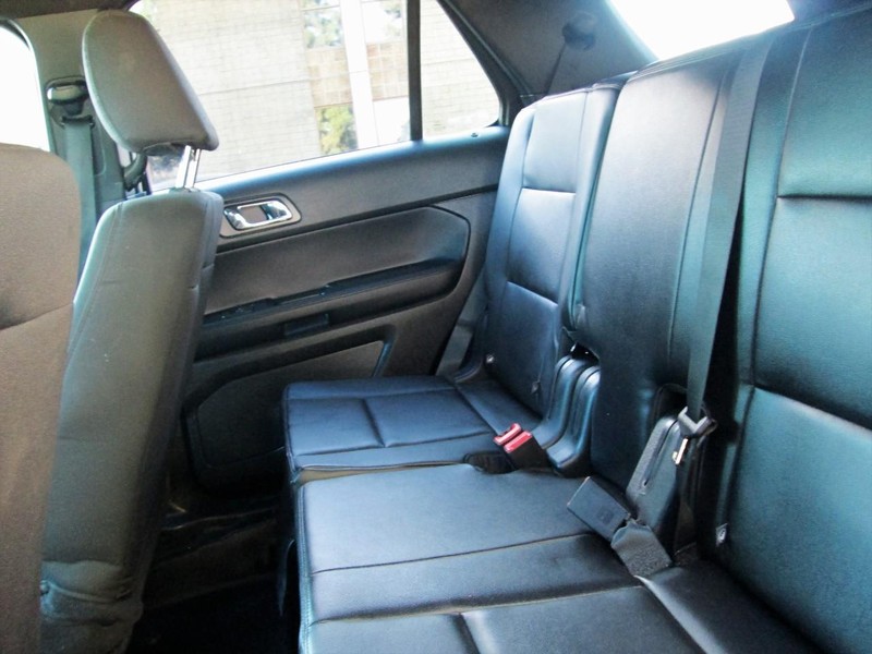 Ford Explorer Vehicle Full-screen Gallery Image 10