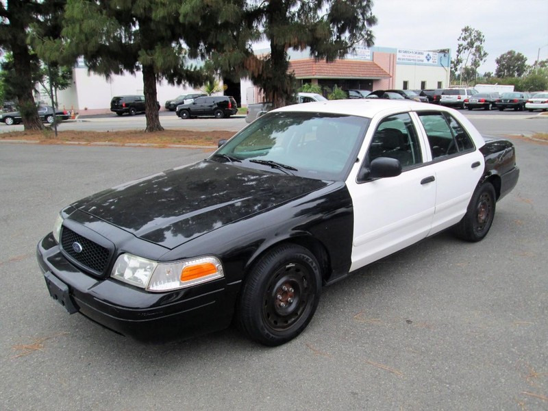 Ford Crown Victoria Vehicle Full-screen Gallery Image 01